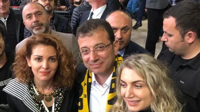 TELE 1 muhabirinden İmamoğlu'na tepki! Nagehan Alçı'ya VIP minibüs bize yarım otobüs...