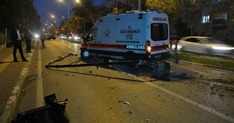 Hasta taşıyan 112 ambulansı kaza yaptı