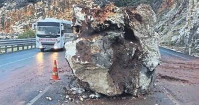 Demre Kas Yolu Kaya Ile Kapandi Akdeniz Haberleri