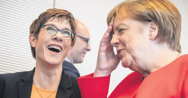 AKK Merkel’i mumla aratacak