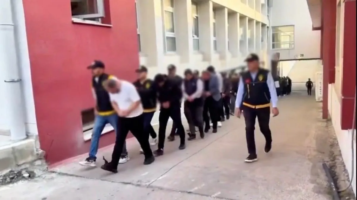 23 ilde nitelikli dolandırıcılık şebekelerine operasyon! 64 şüpheli yakalandı 23 ilde nitelikli dolandırıcılık şebekelerine operasyon! 64 şüpheli yakalandı