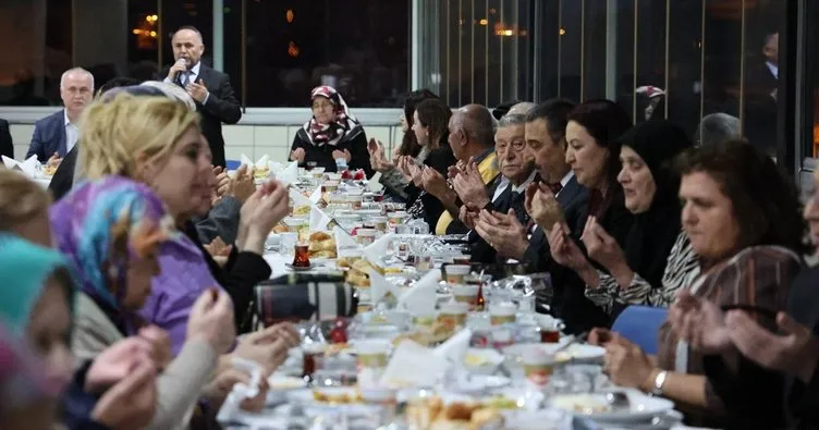 Vali Hacıbektaşoğlu, huzurevinde kalanlar ile iftar sofrasında bir araya geldi