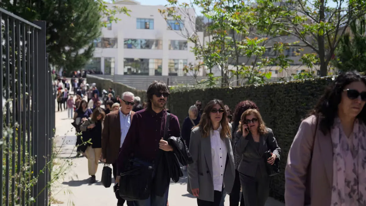 Yunanistan’da peş peşe 2 silahlı saldırı: Dördüncü kattan sivillere ateş açıldı! Yaralılar var