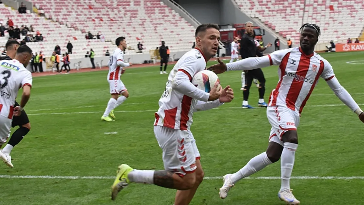 Sivasspor 5 gollü maçta Hatayspor'u yıktı