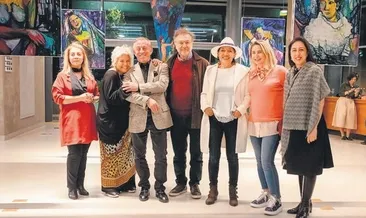 Bir Kadın 1 Erkek Omuz Omuza