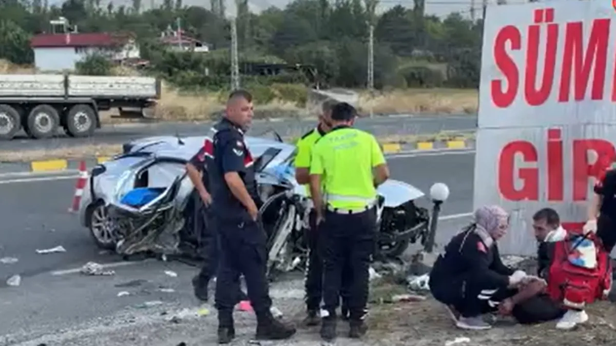 Kastamonu’da otomobil su kanalı çarptı: 2 ölü, 4 yaralı Kastamonu’da otomobil su kanalı çarptı: 2 ölü, 4 yaralı