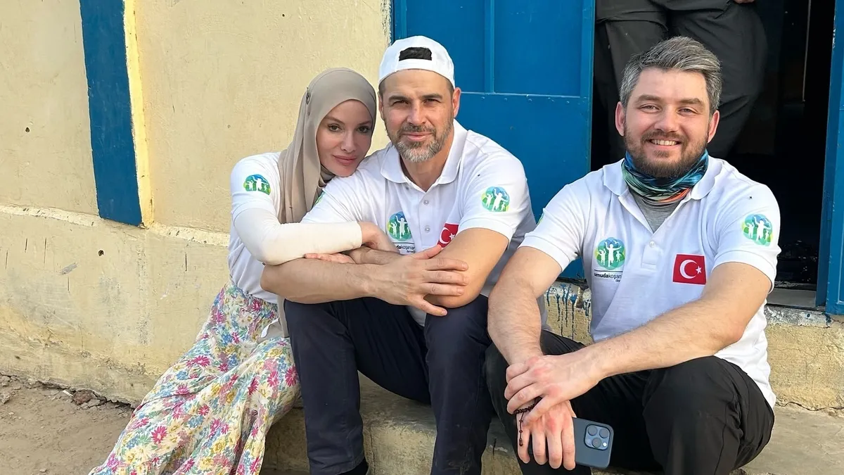 Sudan’a giden Gamze Özçelik ile eşi Reshad Strik gönülleri fethetti ...