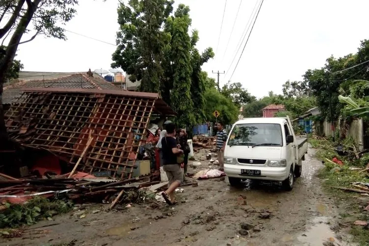 Endonezya'da tsunami! Onlarca ölü ve yüzlerce yaralı var