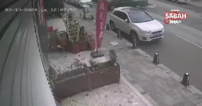 Sancaktepe’de otomobille otobüsün kafa kafaya çarpıştığı kaza kamerada | Video