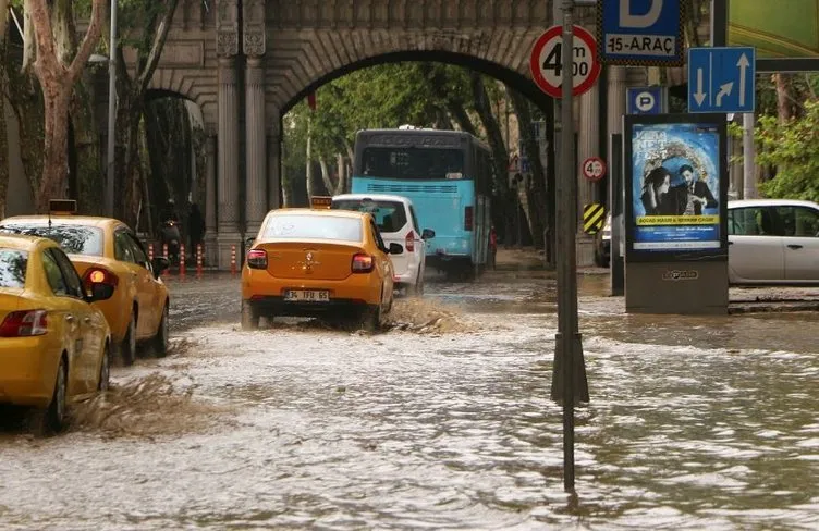 İstanbul’da şiddetli yağış vatandaşlara zor anlar yaşattı