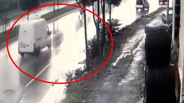 İstanbul'da minibüsün kadına çarpma anı kamerada! 65 yaşındaki şoförden polise akılalmaz | Video