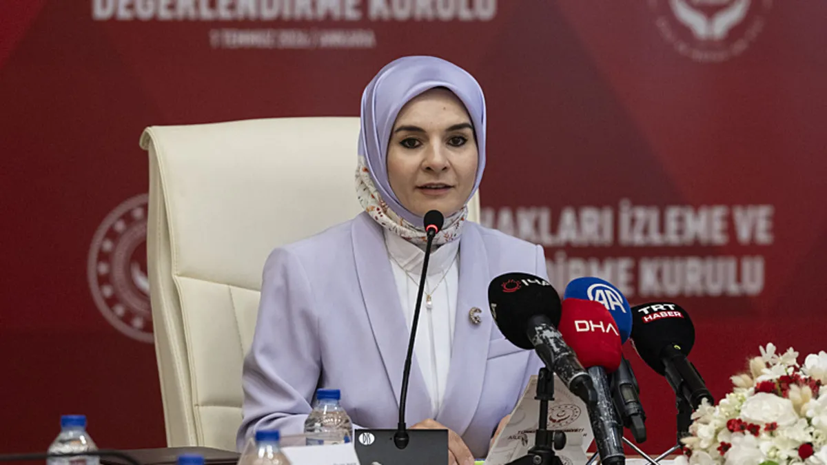 Bakan Göktaş: Sosyal medya ve oyun platformlarına yönelik düzenlememiz önemli bir eşiktir Bakan Göktaş: Sosyal medya ve oyun platformlarına yönelik düzenlememiz önemli bir eşiktir