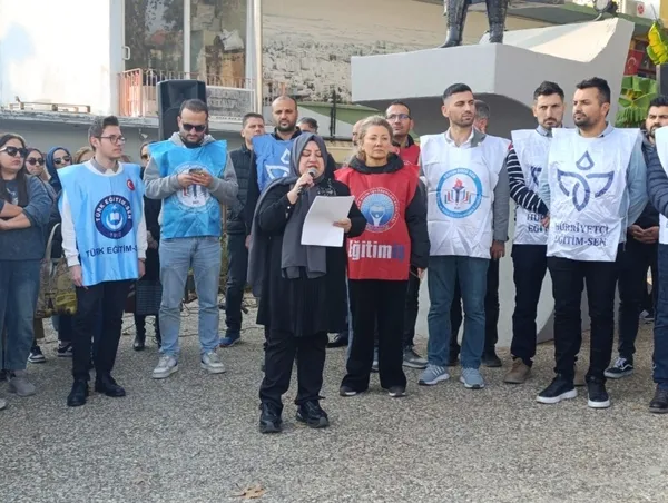 anamurda-ogretmenler-ve-egitim-sendikalari-okul-mudurune-yapilan-siddeti-kinadi-1766526444164.jpg
