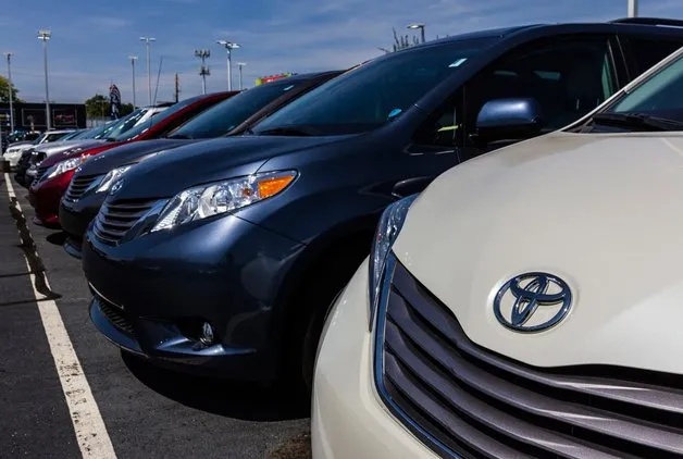 TOYOTA LOGOSUNU DEĞİŞTİRDİ