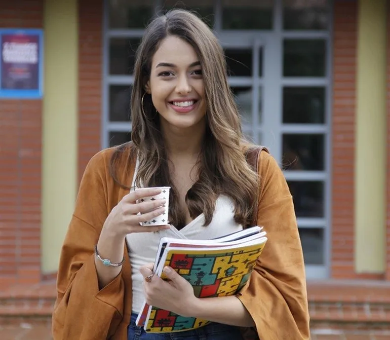 Dilan Cicek Deniz Kimdir Guncel Dilan Cicek Deniz Haberleri
