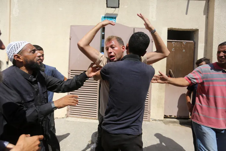 Siyonist İsrail 3 günlük ikiz bebeklerini katletmişti: Filistinli babanın sözleri dünyayı ağlattı!