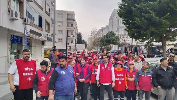 gaziemirde-isciler-grev-dedi-gaziemirde-belediye-iscileri-greve-cikiyor-1745942017139.jpg