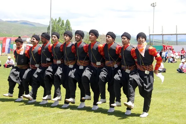 19-mayis-ataturku-anma-genclik-ve-spor-bayrami-bingolde-kutlandi-1779203196542.jpg