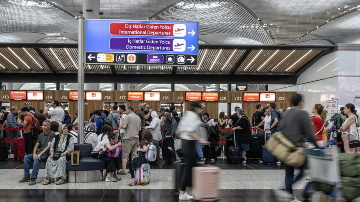 İstanbul’daki havalimanlarında bayram tatili yoğunluğu İstanbul’daki havalimanlarında bayram tatili yoğunluğu