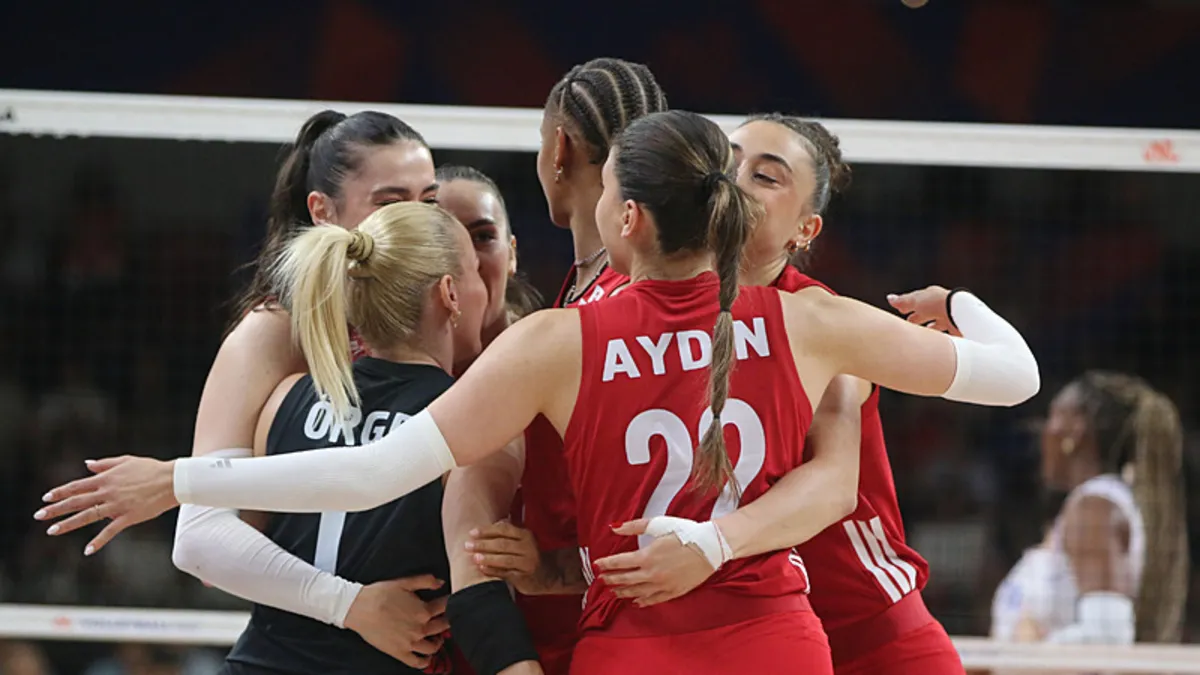 A Milli Kadın Voleybol Takımı oyuncuları bir maç sırasında