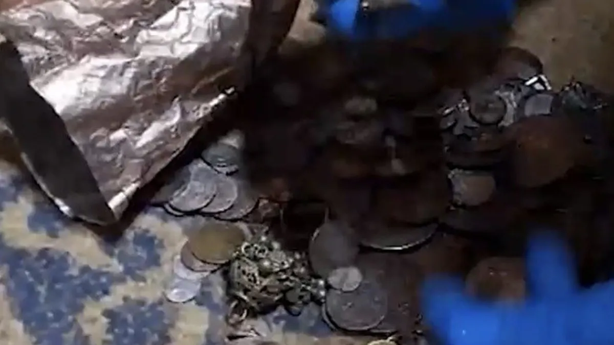 İzmir’de tarihi eser operasyonu: 203 eser eke geçirildi! İzmir’de tarihi eser operasyonu: 203 eser eke geçirildi!