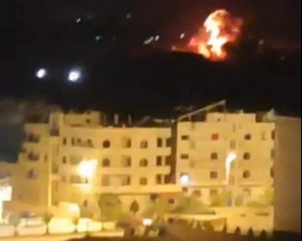 İşgalci İsrail peş peşe bomba yağdırdı! Suriye hattında sıcak çatışma: Havalimanı tamamen yıkıldı