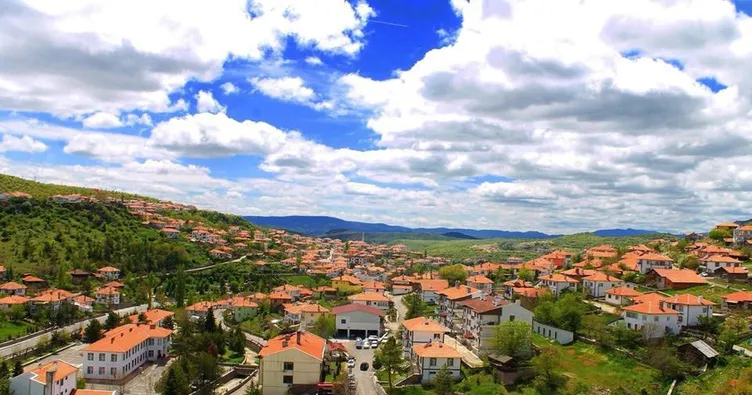 Bütün evleri beyaza boyuyorlar