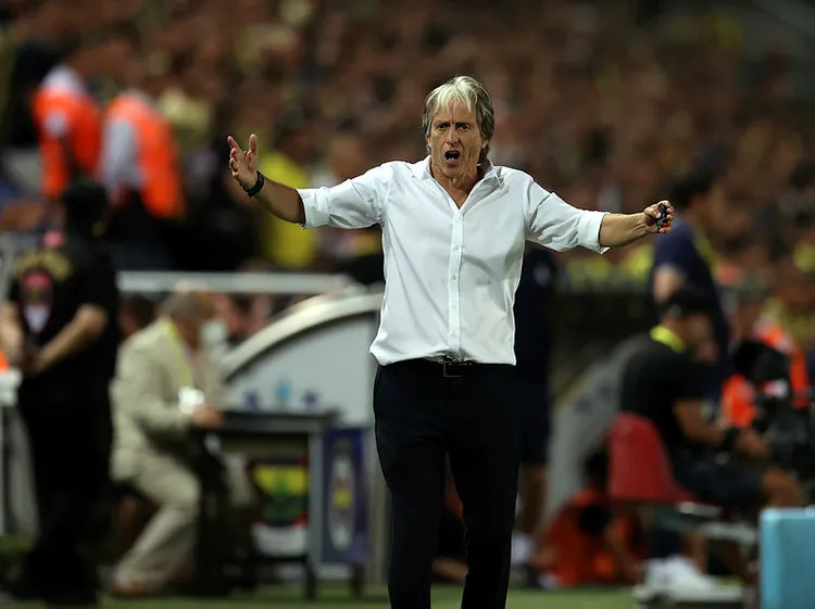 dinamo-kiev-maci-sonrasi-jorge-jesustan-carpici-sozler-emre-mor-neden-cikarildi-1658954625126.jpg