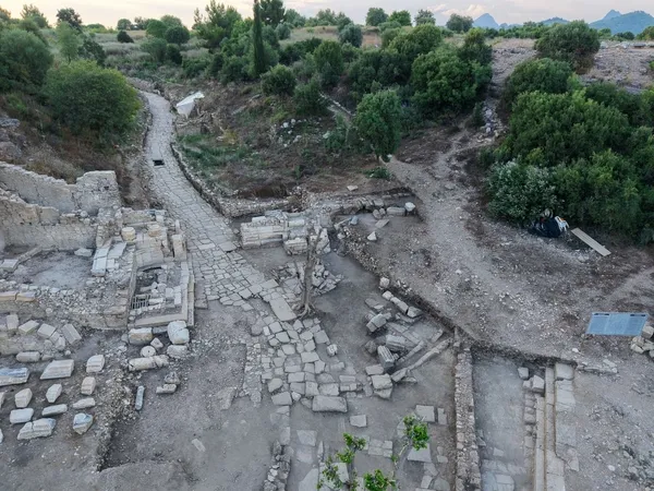 aspendosta-2-bin-yillik-tiyatro-caddesi-gun-yuzune-cikti-1784971575107.jpeg