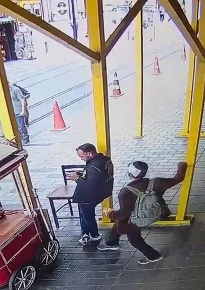 İstanbul’da polisi boynundan bıçaklayan cani için istenen ceza açıklandı! Erkek erkeğe kavga etmek isterim