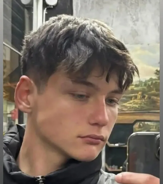 atlas-caglayan-sokak-ortasinda-katledilmisti-sabah-acili-anneyi-ziyaret-etti-cok-merhametli-bir-cocuktu-1768675858889.jpg (1179×1332)