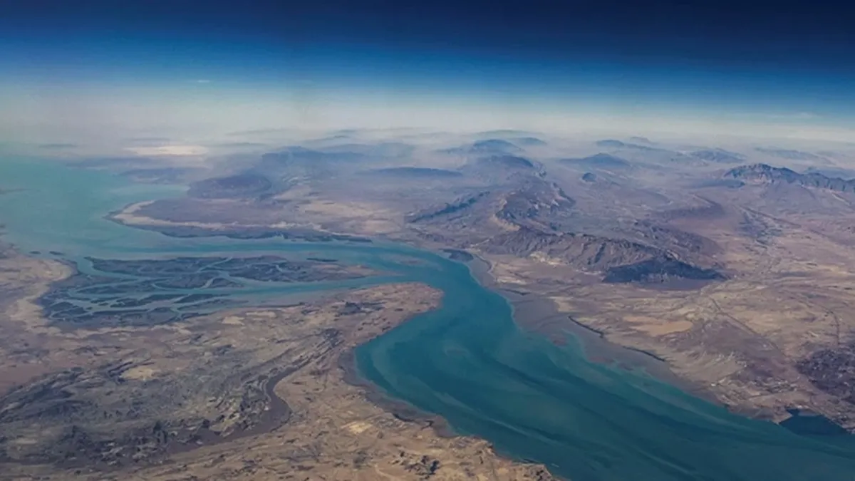 Denizcilik Genel Müdürlüğü’nden Türk gemilerine ‘Hürmüz Boğazı’ uyarısı Denizcilik Genel Müdürlüğü’nden Türk gemilerine ‘Hürmüz Boğazı’ uyarısı