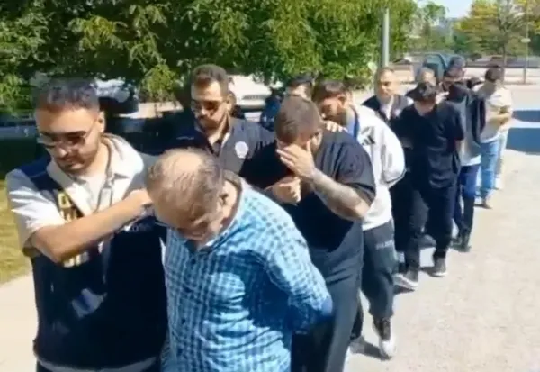 yatirim-vaadiyle-milyonluk-vurgun-yurt-disi-baglantili-siber-dolandiricilik-sebekesi-cokertildi-1782547296500.jpg