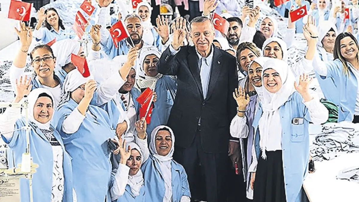 İşçi kardeşlerim milletimiz için katma değer üretiyor İşçi kardeşlerim milletimiz için katma değer üretiyor