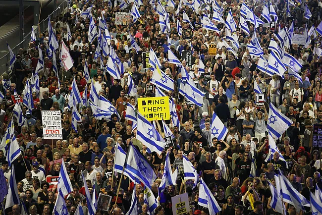 tel-avivde-on-binlerce-gosterici-meydanlara-indi-katil-netanyahuya-istifa-cagrisi-1718501451844.jpeg Tel Aviv'de on binlerce gösterici meydanlara indi! Katil Netanyahu'ya istifa çağrısı