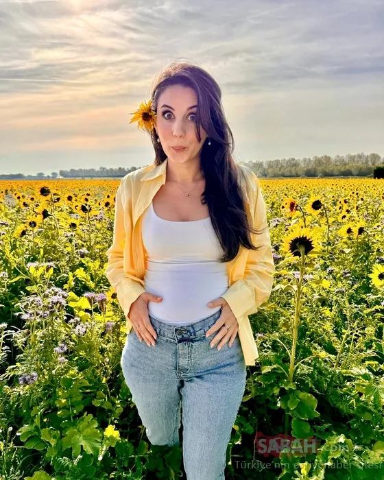 Karsu bebeğinin cinsiyetini pankartla duyurdu! Hollandalı eşi Mike Schrama sevinçten havalara uçtu...