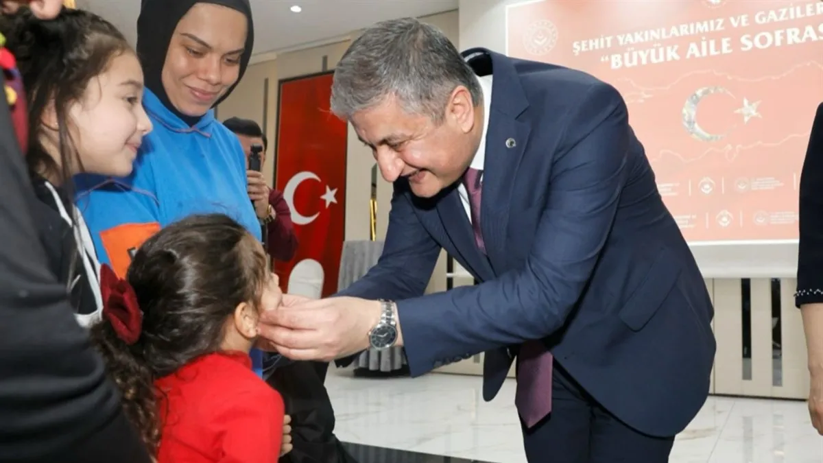 “Sevinçleri ve hüzünleri birlikte paylaşmaya devam edeceğiz” “Sevinçleri ve hüzünleri birlikte paylaşmaya devam edeceğiz”