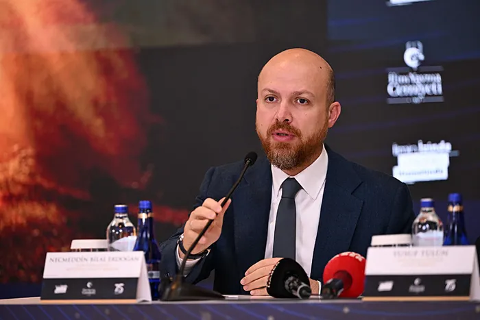 bilal-erdogan-ilim-yayma-cemiyeti-75-yil-bulusmasinda-konustu-turkiye-yuzyili-hikayesinde-onemli-yapi-tasi-1760621355404.jpg Bilal Erdoğan İlim Yayma Cemiyeti 75. yıl buluşmasında konuştu: Türkiye Yüzyılı hikayesinde önemli yapı taşı!