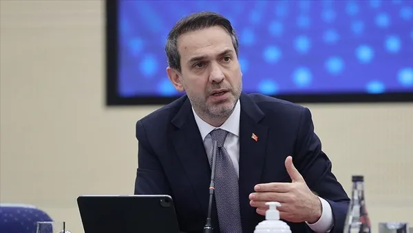 bakan-bayraktardan-turkiyenin-merkezde-oldugu-3-enerji-projesi-onerisi-1775739678747.jpg