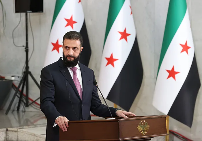 esad-rejiminin-devrilmesinin-ardindan-bir-ilk-sara-baskanliginda-halk-meclisi-oturumu-yapildi-1783861108003.jpg Esad rejiminin devrilmesinin ardından bir ilk: Şara başkanlığında Halk Meclisi oturumu yapıldı