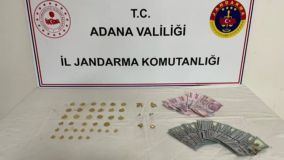 Jandarma sahte polisi yakalayıp dolandırılan altın ve paraları buldu Jandarma sahte polisi yakalayıp dolandırılan altın ve paraları buldu