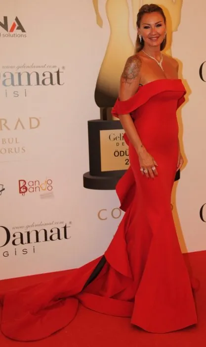 Pınar Altuğ selülit görünümlü bacakları ile olay olmuştu! Pınar Altuğ bu kez nostaljik paylaşımlarıyla gündemde!