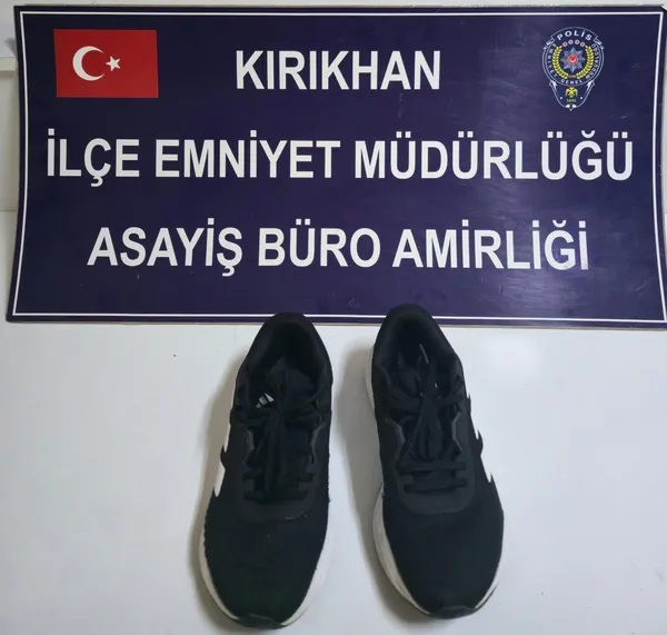 ayakkabi-hirsizini-guvenlik-kamerasi-yakalatti-1775386363667.jpg
