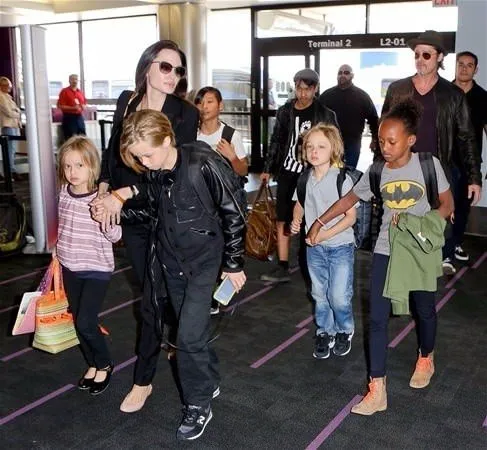 Angelina Jolie Shoun ailesine yardım elini uzattı