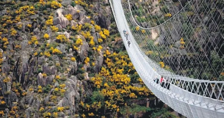 Dünyanın en uzun asma yaya köprüsü açıldı