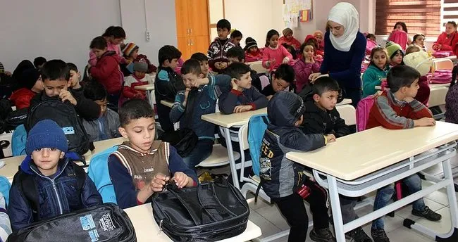 Binlerce Suriyeli çocuk Türkiye’de eğitim görüyor