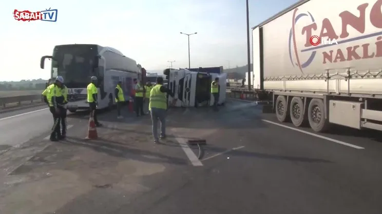 Pendik TEM Otoyolu'nda tır devrildi | Video