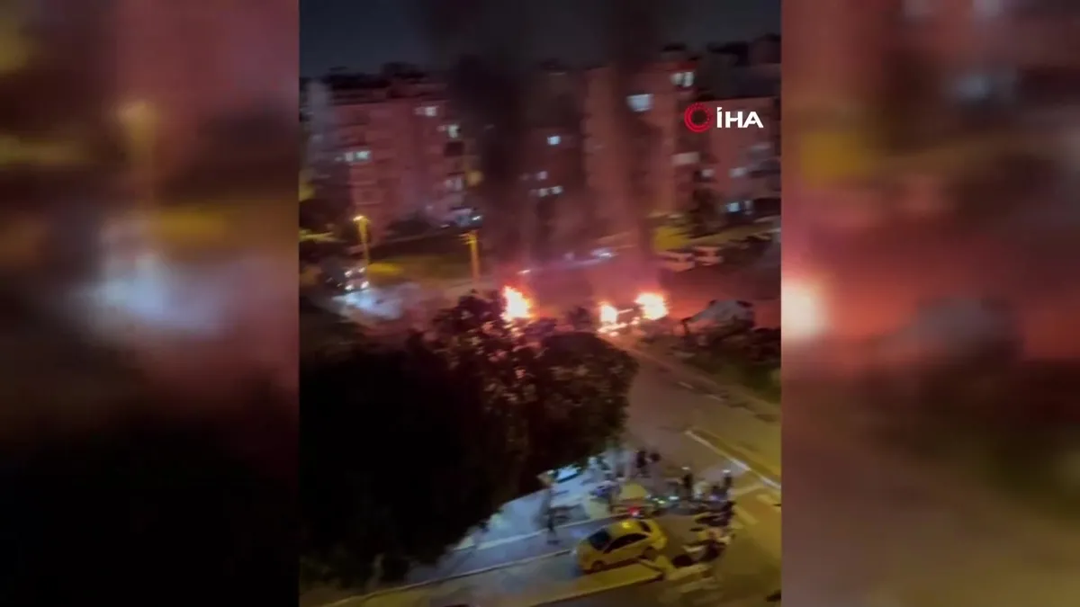 Benzin dökerek hem kendinin hem de kız arkadaşının aracını yaktı | Video videosunu izle Benzin dökerek hem kendinin hem de kız arkadaşının aracını yaktı | Video videosunu izle