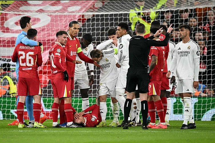 Son dakika haberleri: Arda Güler, Liverpool - Real Madrid maçında ilki yaşadı! Kenan Yıldız uğraştı ama olmadı...