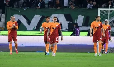 Son dakika: Galatasaraylı taraftarları isyan ettirdi! Yıldız oyuncuya sert eleştiriler: “Tarihi kazık…”